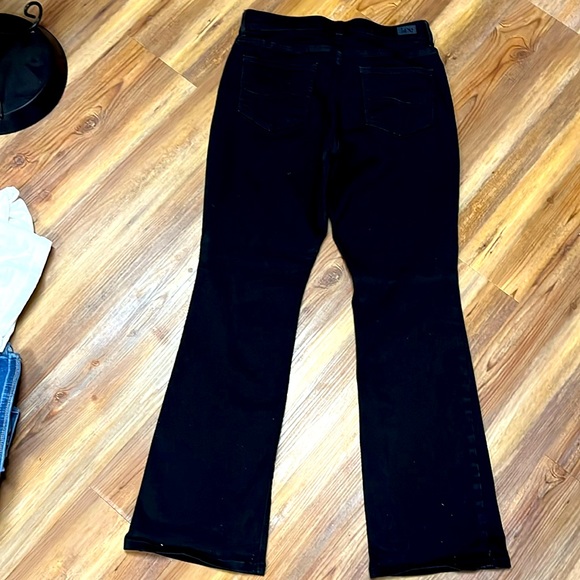 Lee Regular Fit Boot Cut Mid Rise Flex Motion Black Jeans Size 10 Short - Picture 1 of 9